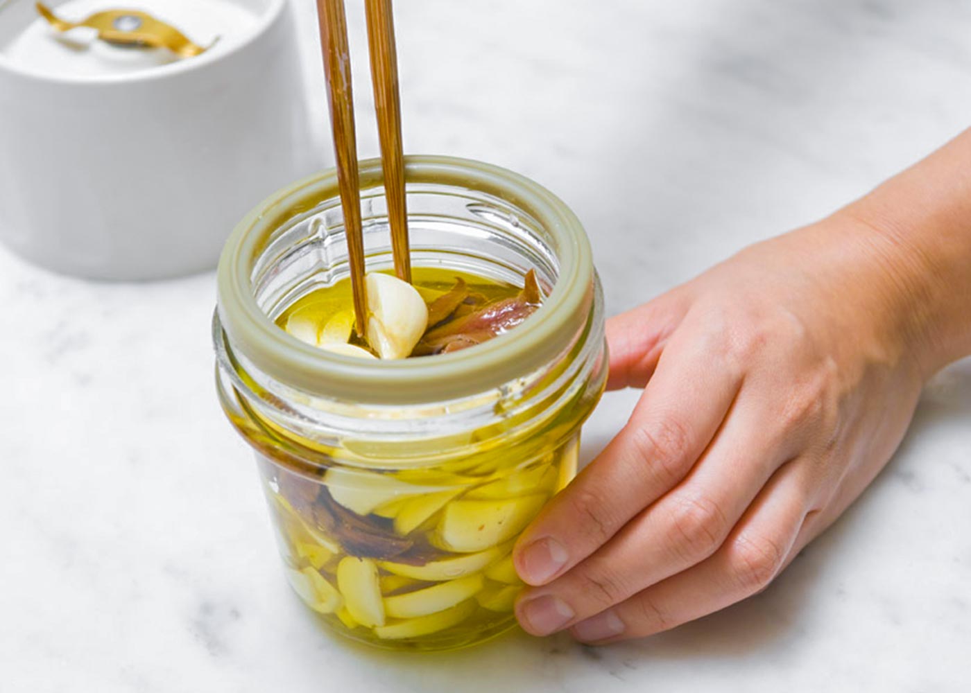 レバーは一口大に切る。【A】を加えて30分ほどマリネする。